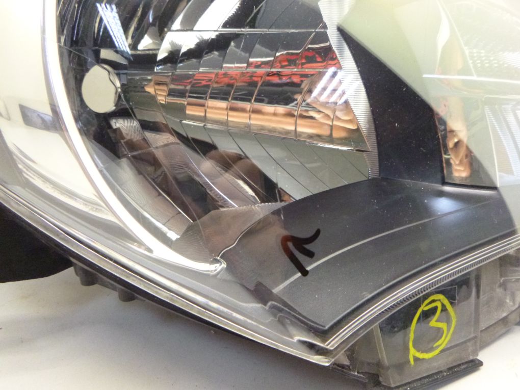 TOYOTA YARIS III LIFT 13- Right Headlight