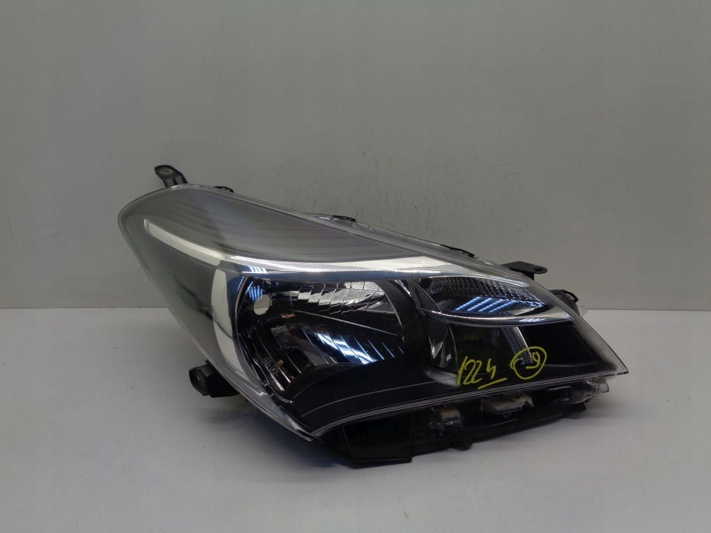 TOYOTA YARIS III LIFT 13- Right Headlight