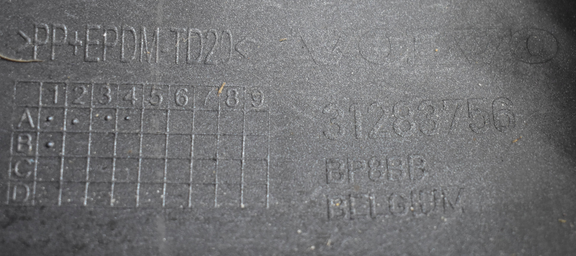 VOLVO V40 II REAR BUMPER + LOWER SECTION ORG