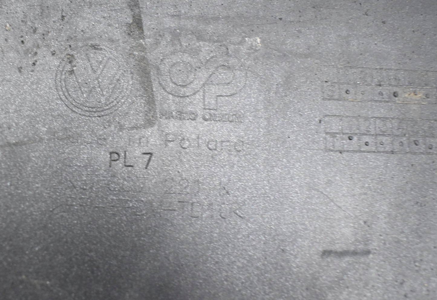 VW CADDY 2K5 FRONT BUMPER ORG