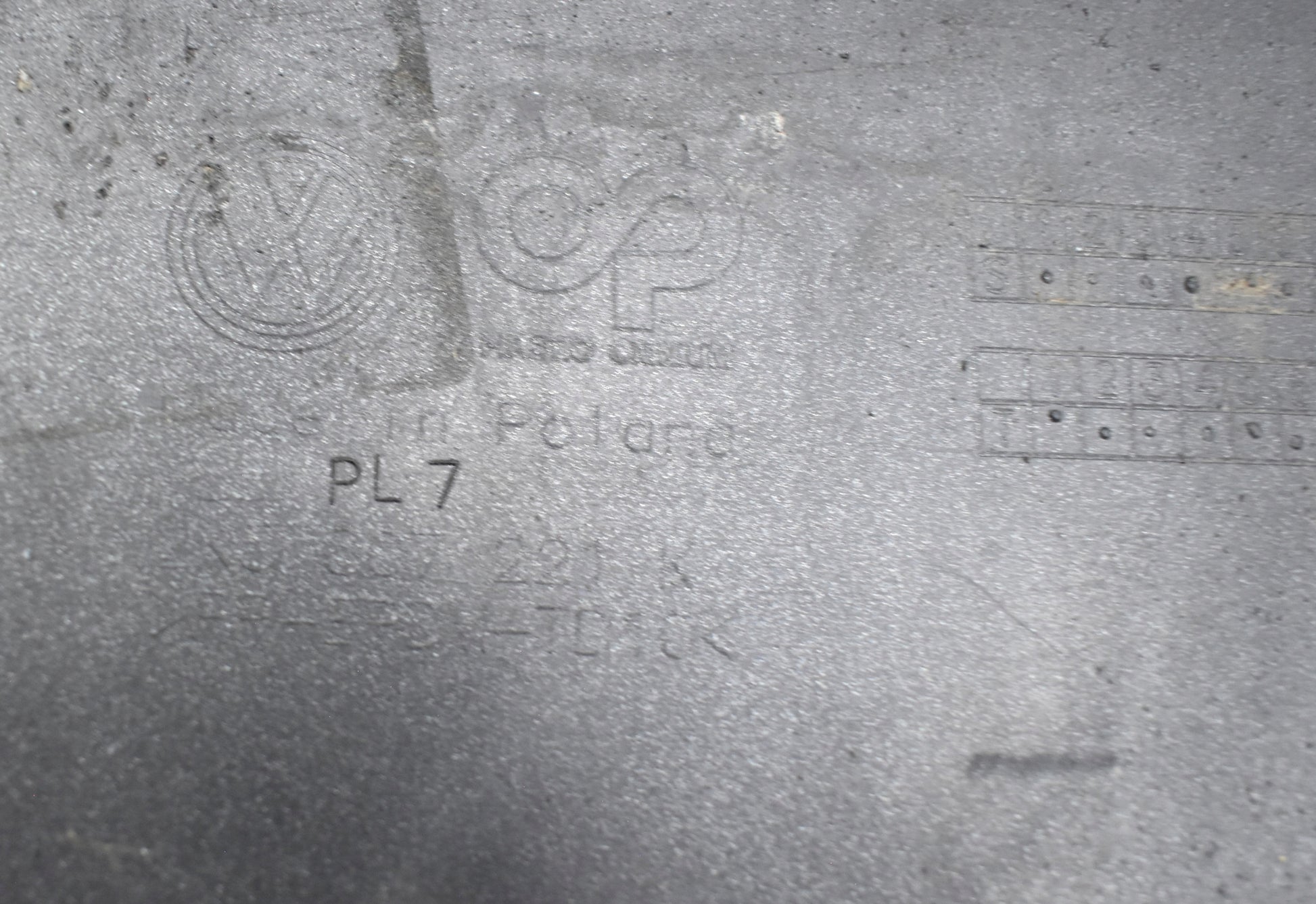 VW CADDY 2K5 FRONT BUMPER ORG