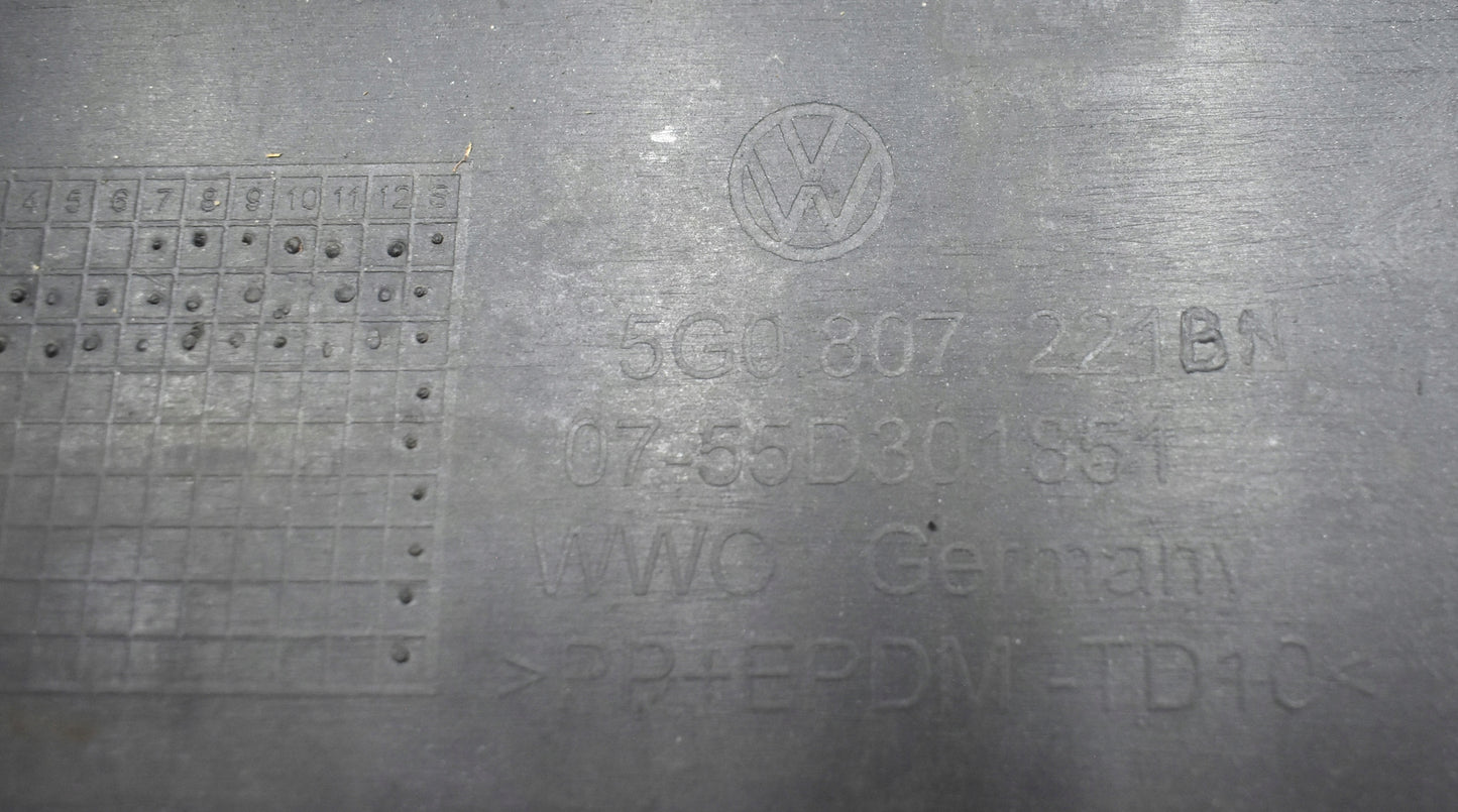 VW GOLF VII 5G0 FRONT BUMPER ORG WITHOUT HOLES