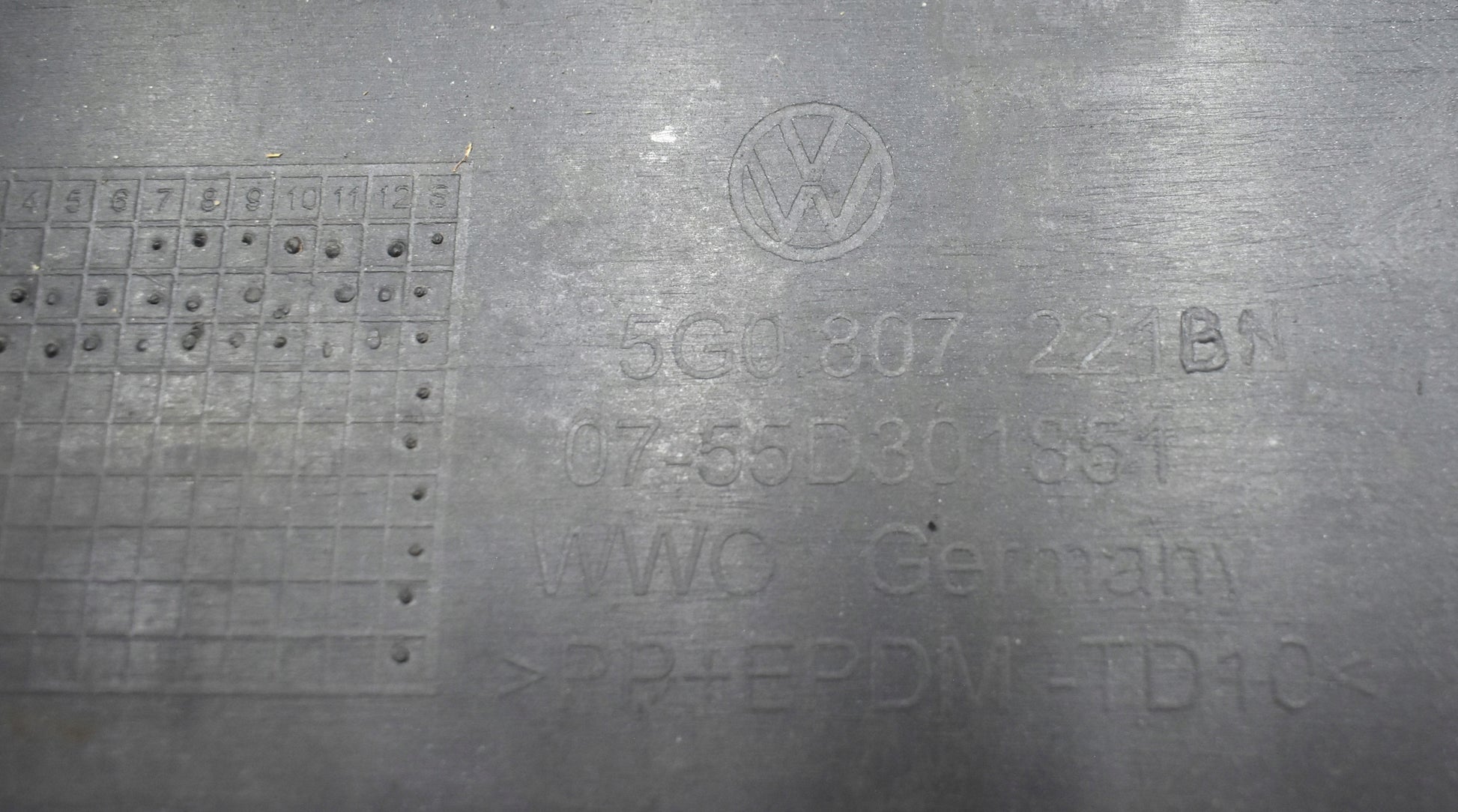 VW GOLF VII 5G0 FRONT BUMPER ORG WITHOUT HOLES