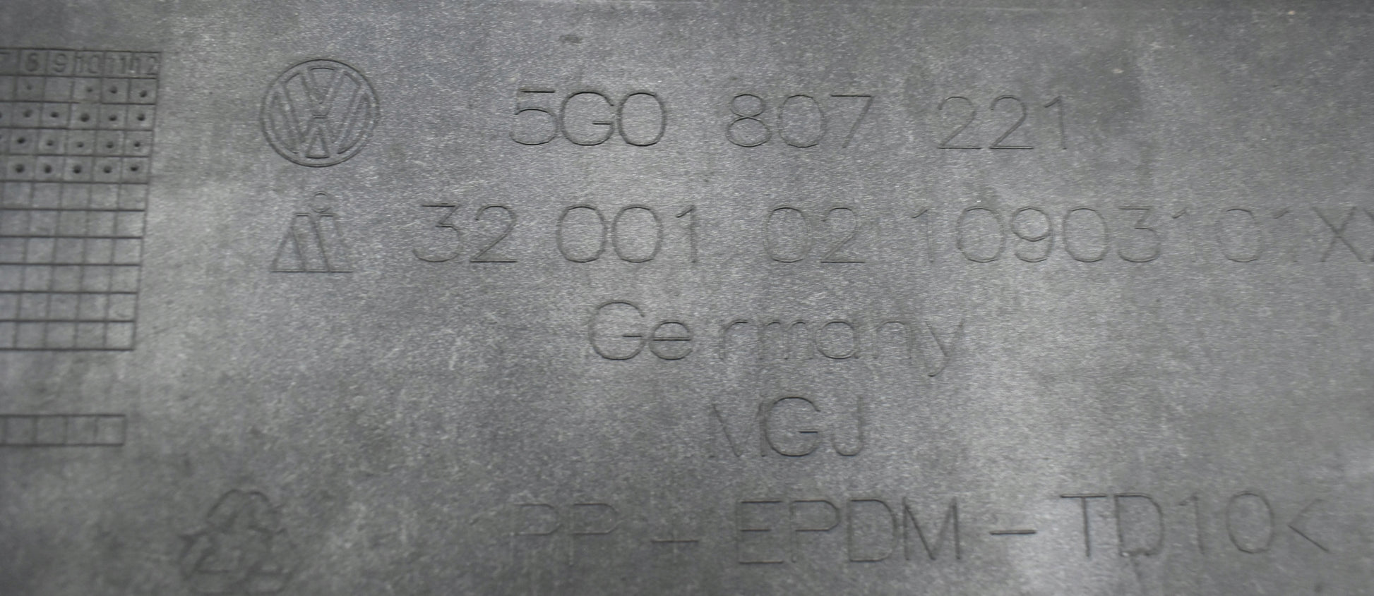 VW GOLF VII 5G0 FRONT BUMPER ORG + GRILLE + BOTTOM