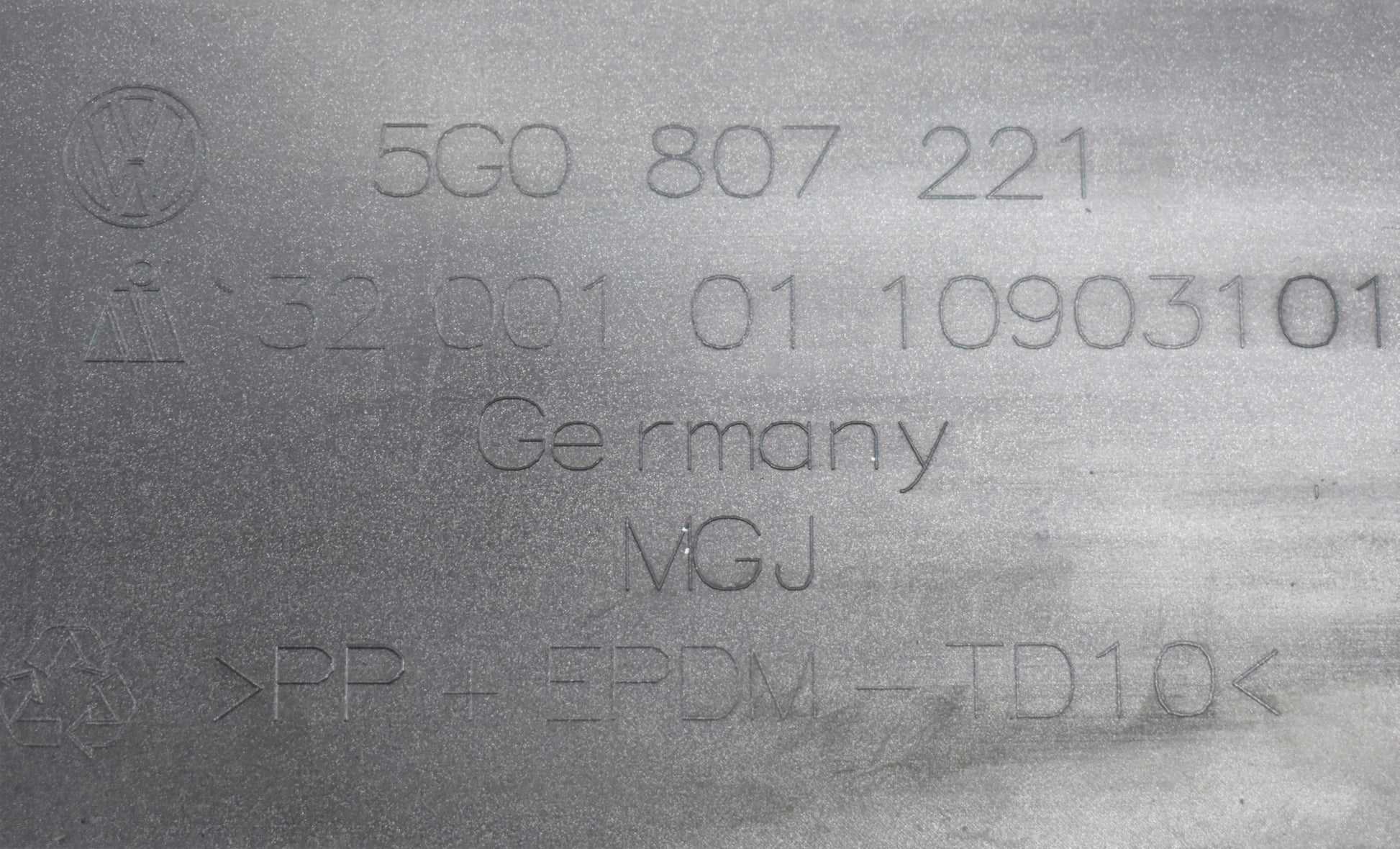 VW GOLF VII 5G0 FRONT BUMPER ORG