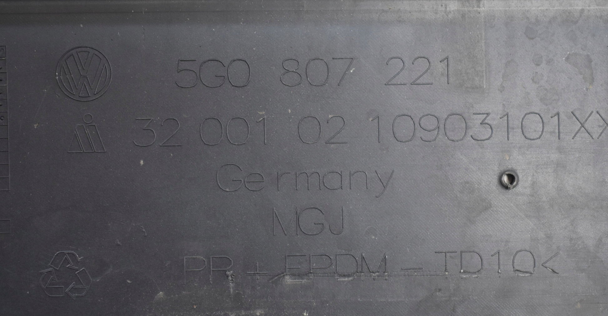 VW GOLF VII 5G0 FRONT BUMPER SUPER CONDITION ORG