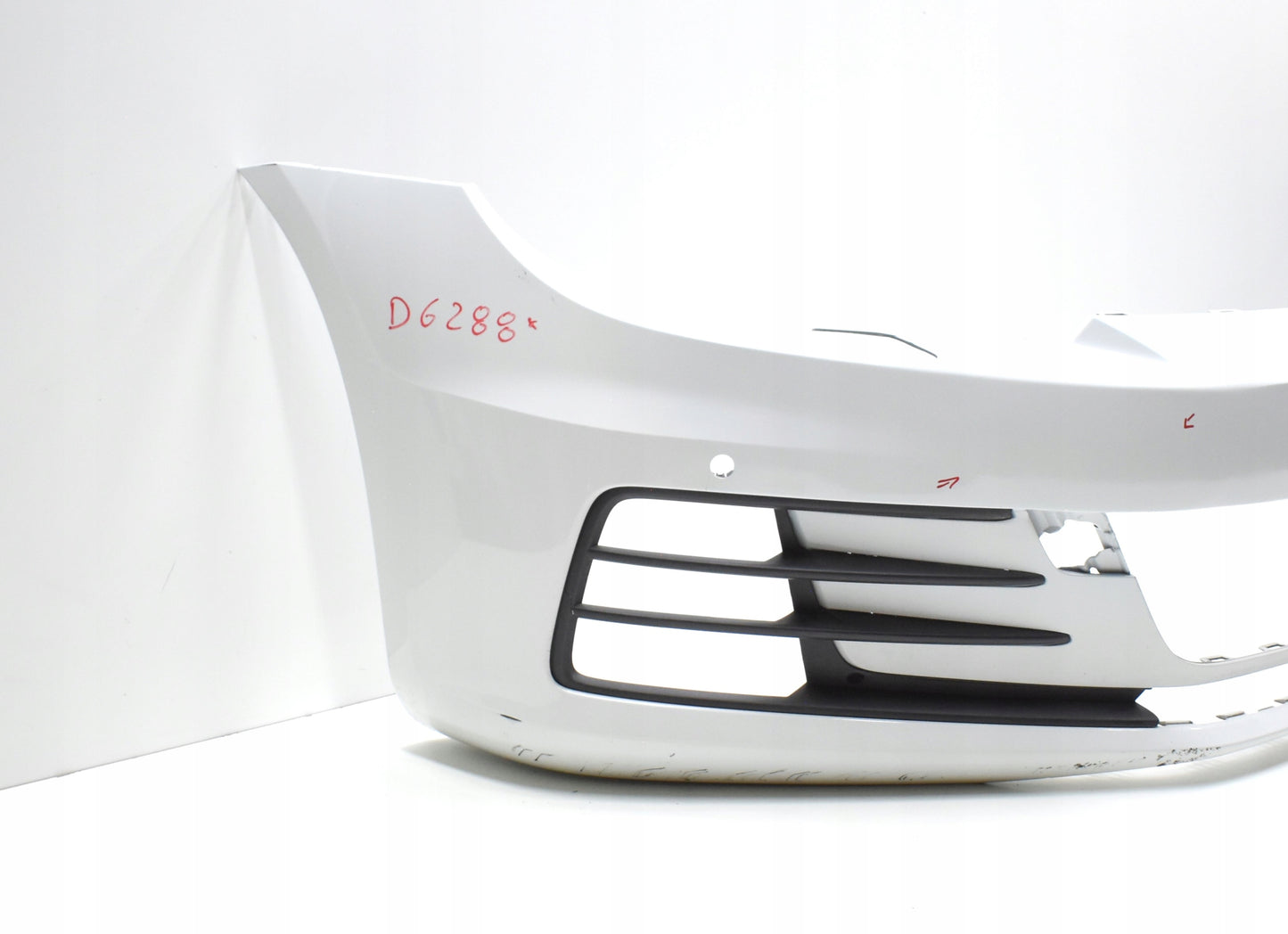 VW SCIROCCO 1K8 FRONT BUMPER ORG + GRILLE