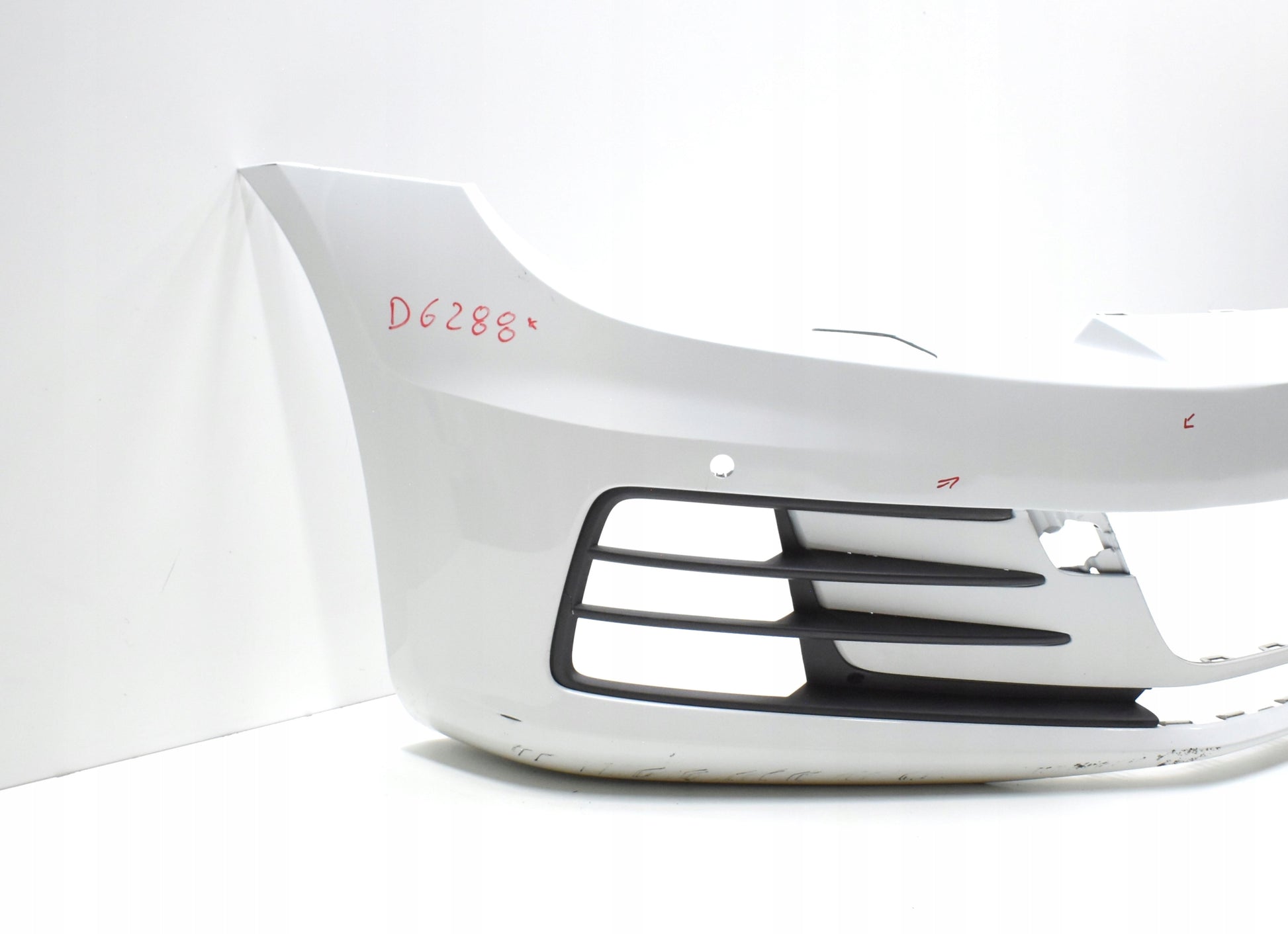 VW SCIROCCO 1K8 FRONT BUMPER ORG + GRILLE