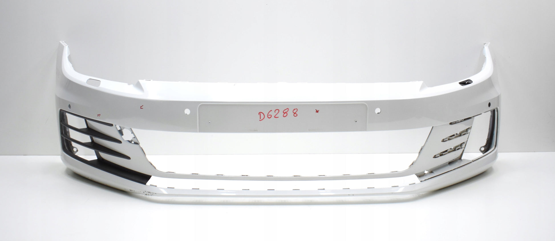 VW SCIROCCO 1K8 FRONT BUMPER ORG + GRILLE