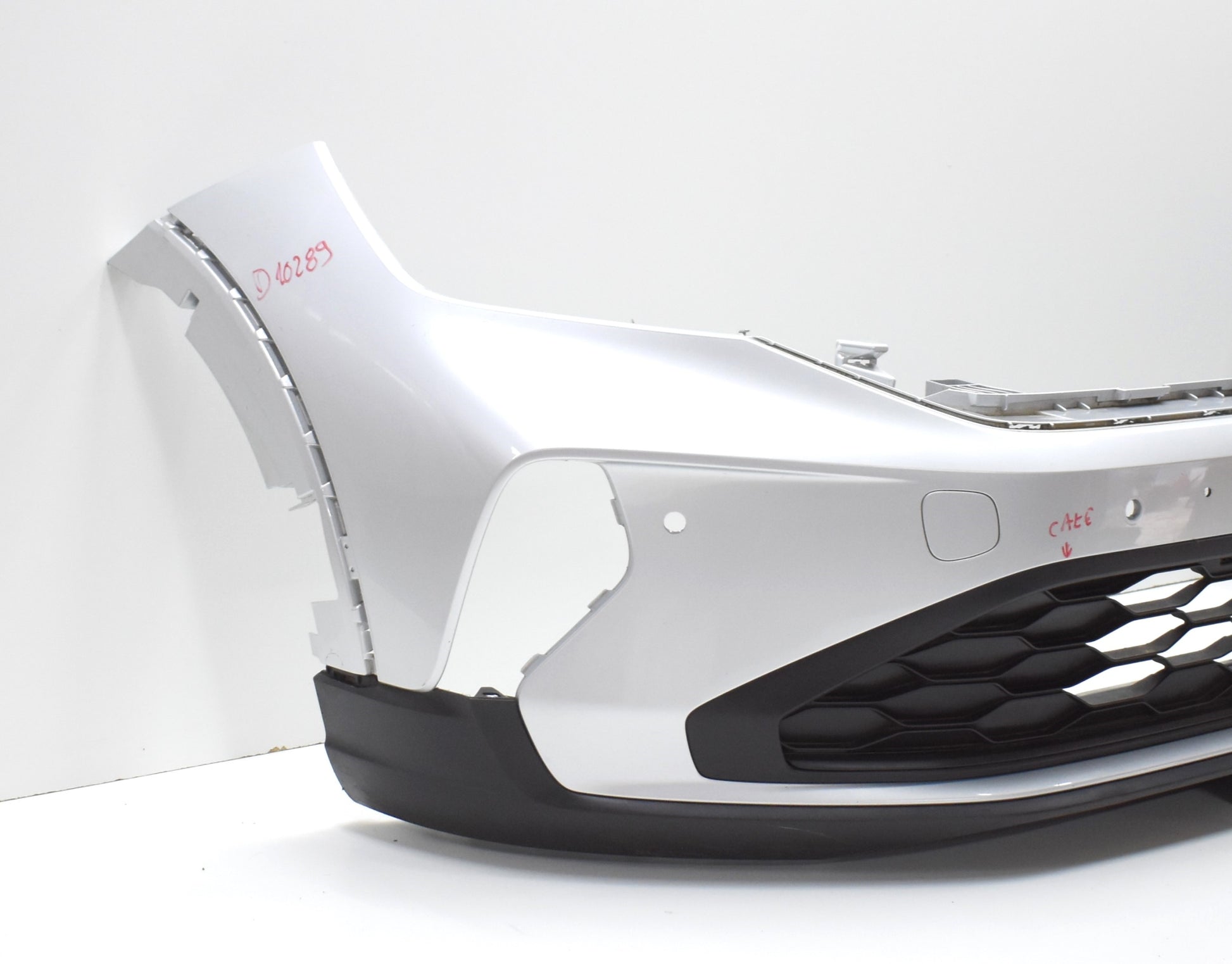 VW TAIGO 2G7 FRONT BUMPER OEM + GRILLE + LOWER TRIM