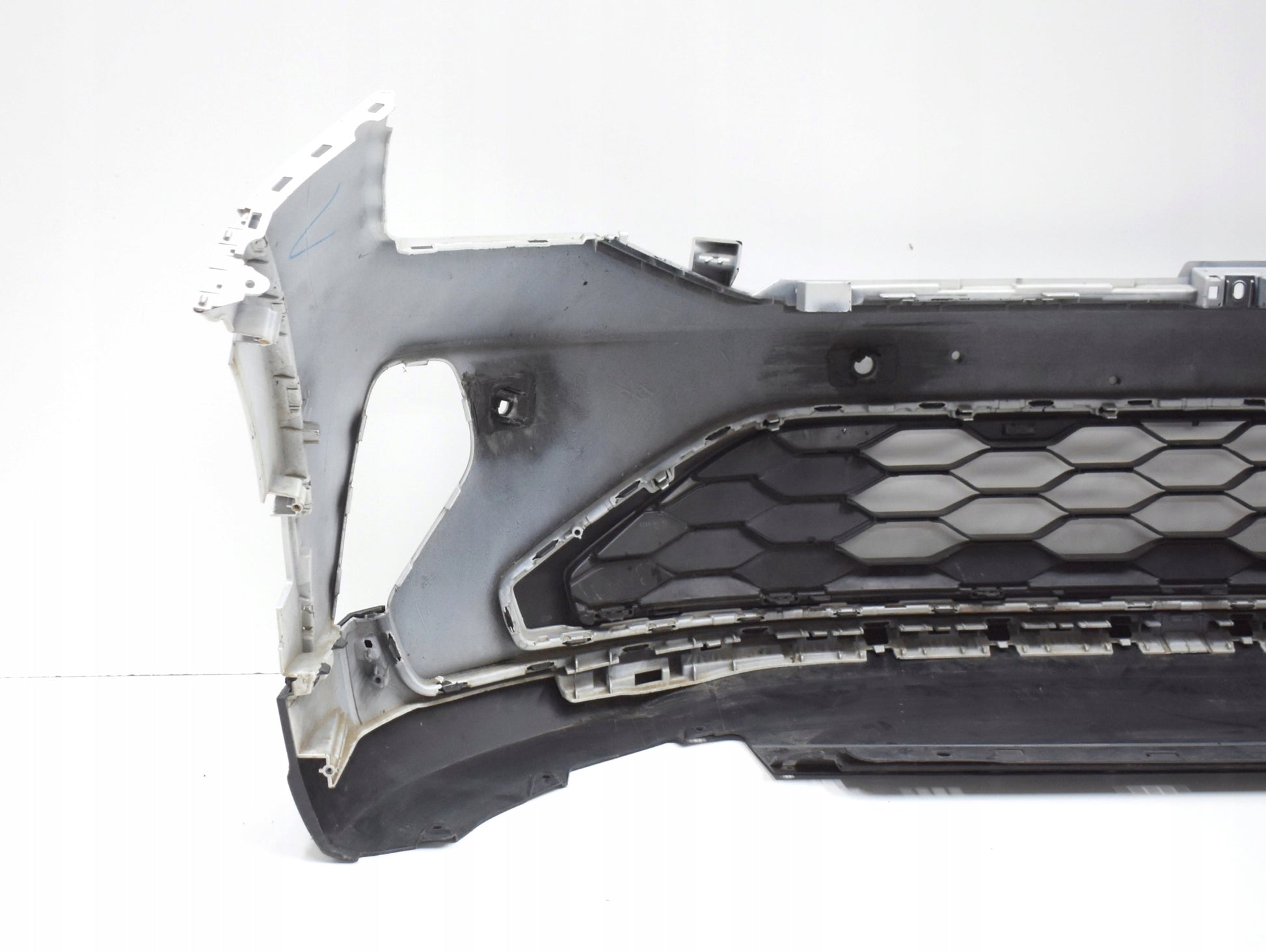 VW TAIGO 2G7 FRONT BUMPER OEM + GRILLE + LOWER TRIM