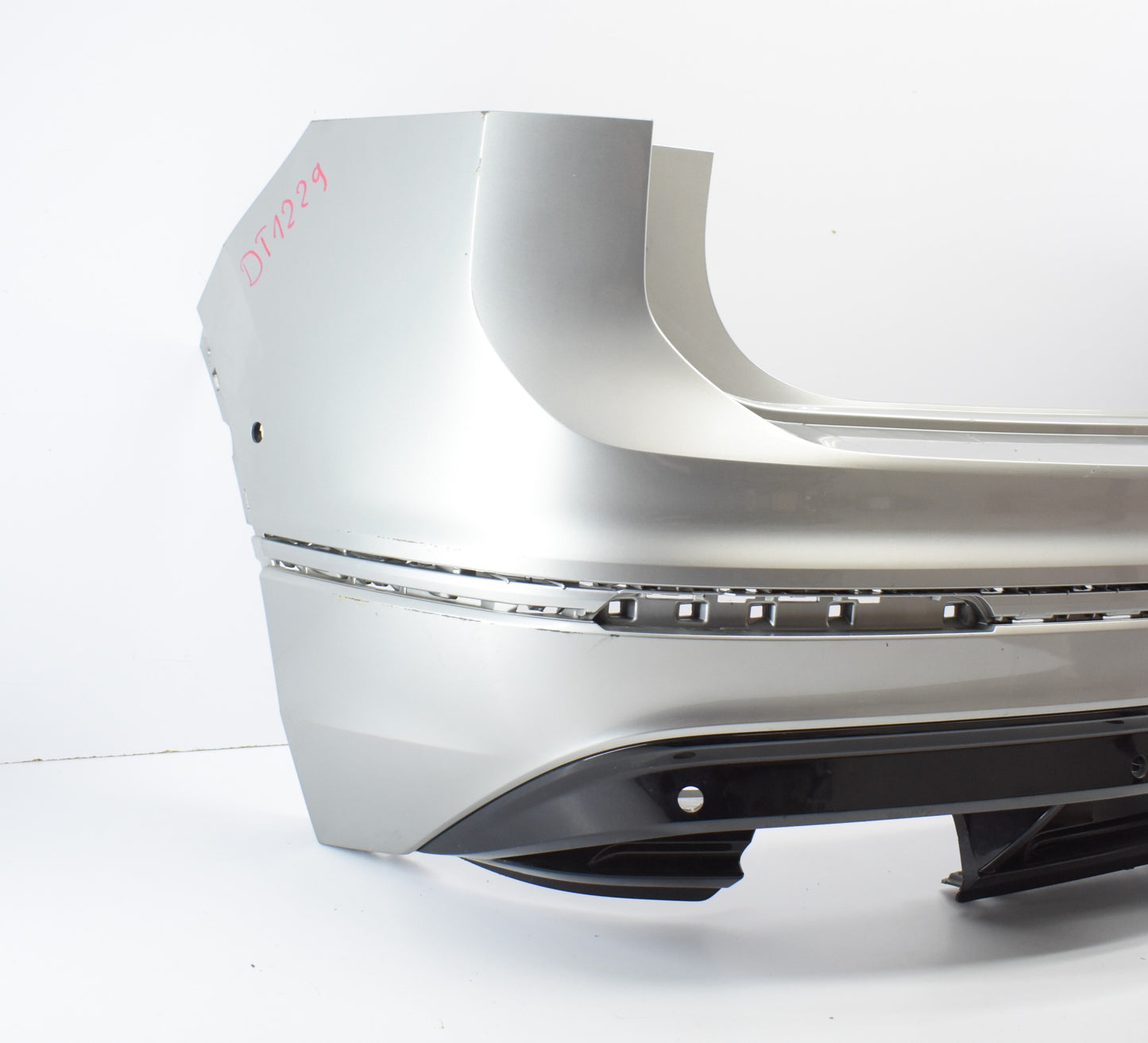 VW TIGUAN II 5NA R LINE REAR BUMPER SUPER CONDITION ORG