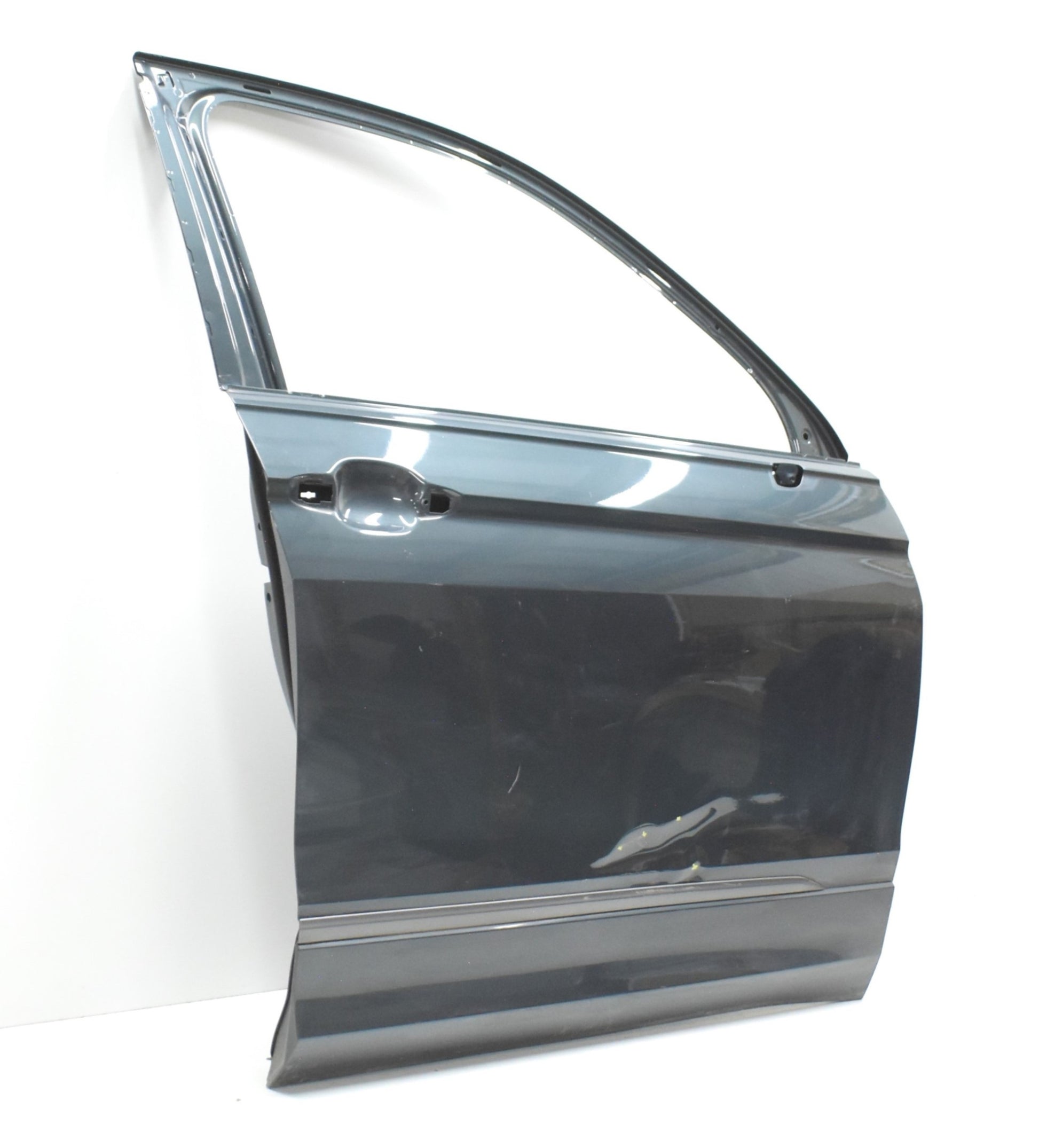 VW TIGUAN II 5NN ALLSPACE RIGHT FRONT DOOR ORG