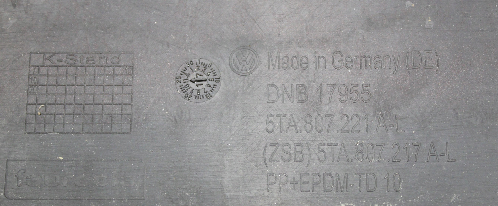 VW Touran II 5TA Front Bumper OEM + Grille + Vents