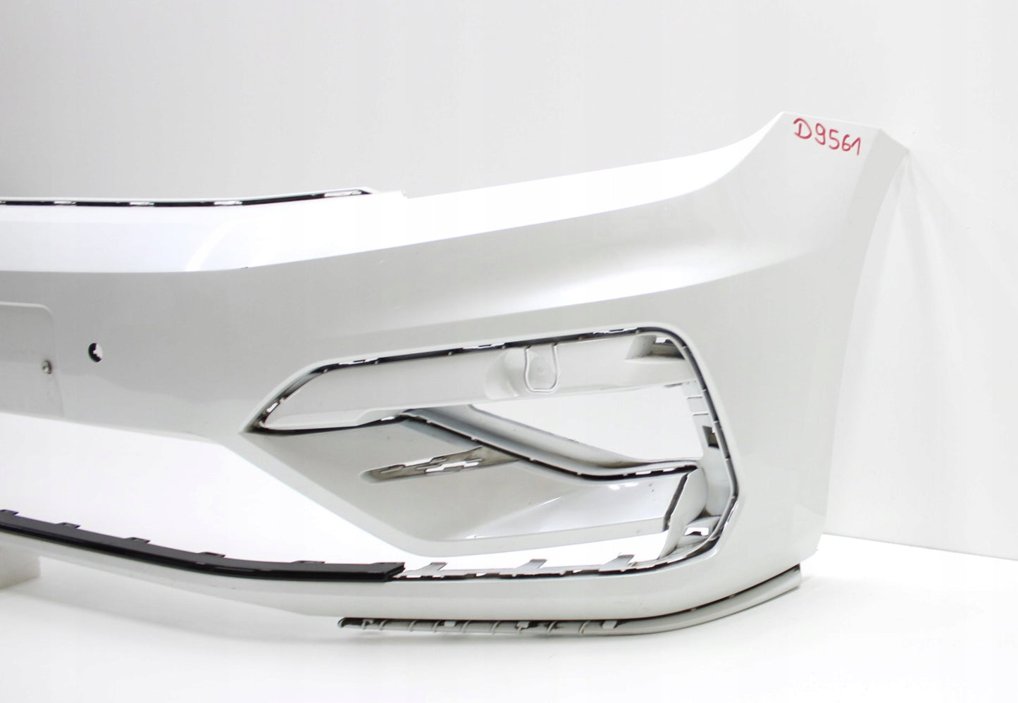 VW TOURAN III 5TA R LINE FRONT BUMPER ORG + CHROME