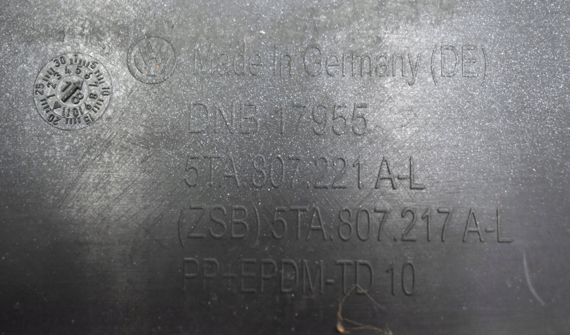 VW TOURAN III 5TA FRONT BUMPER ORG