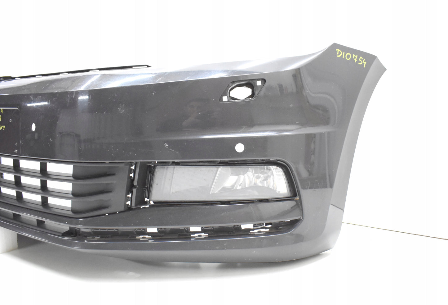 VW TOURAN III 5TA FRONT BUMPER ORG