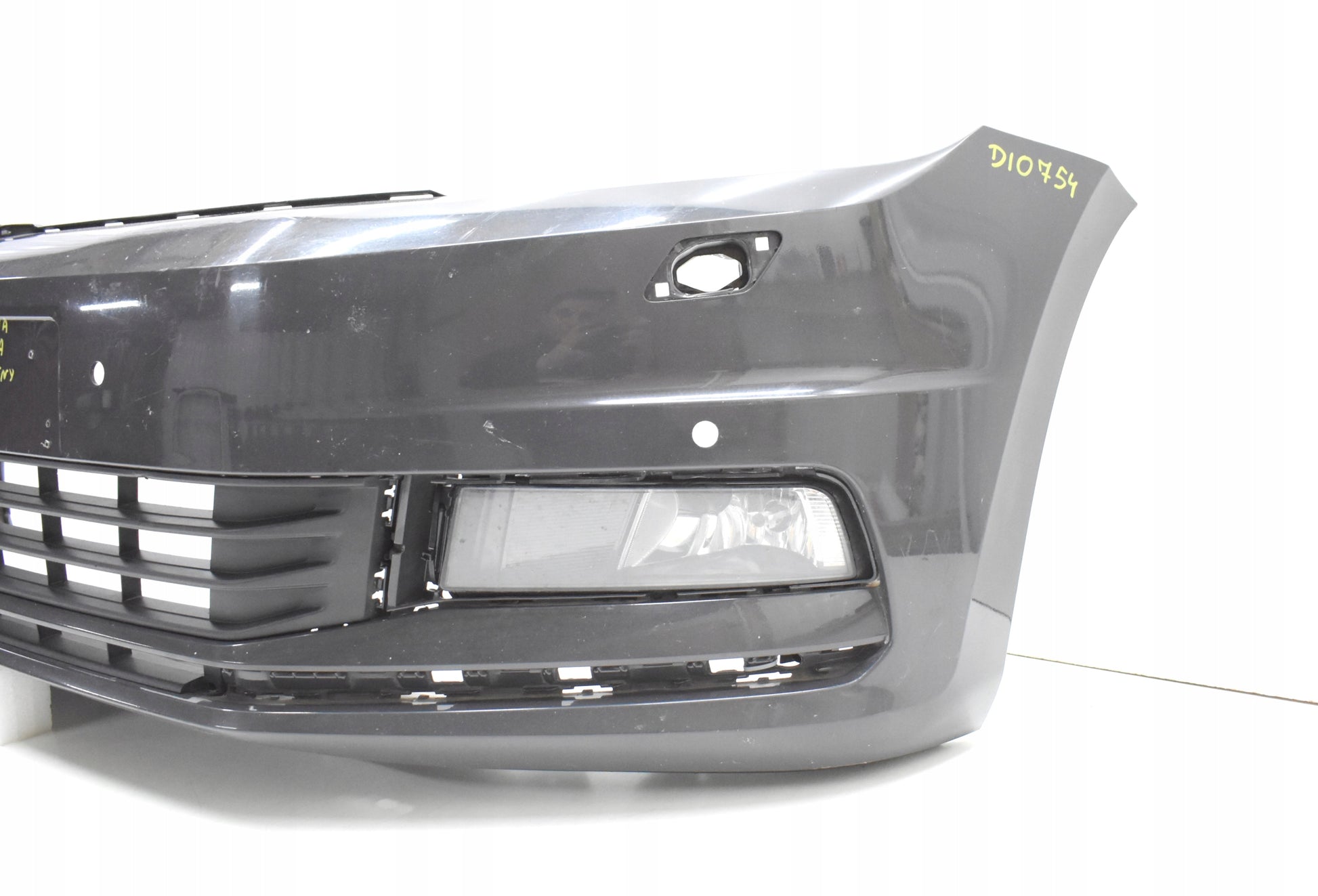 VW TOURAN III 5TA FRONT BUMPER ORG