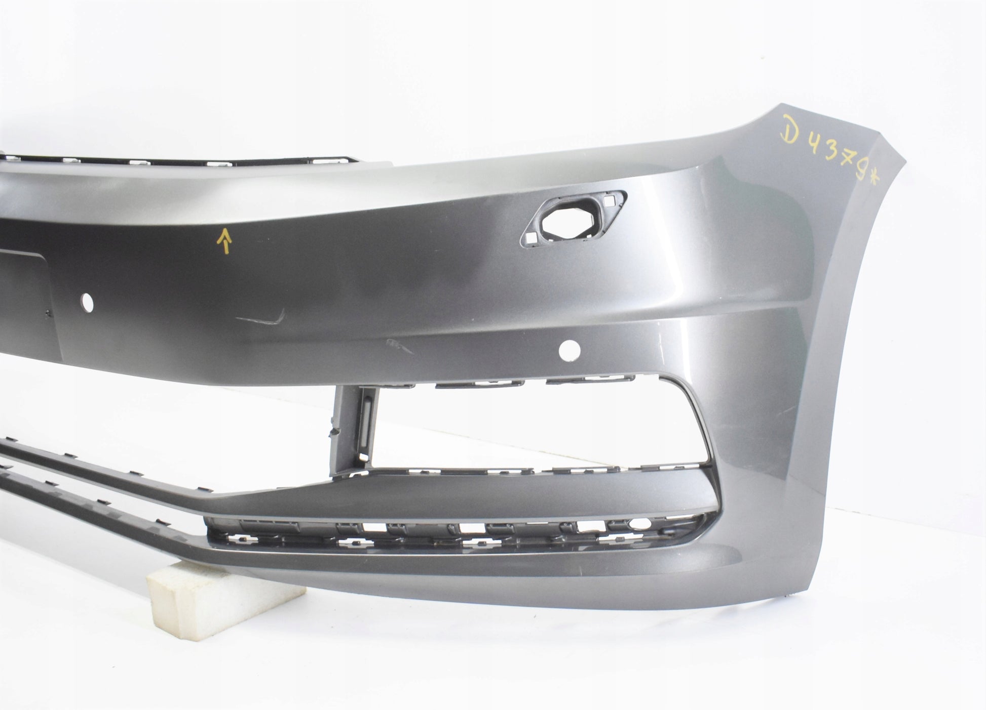VW TOURAN III 5TA FRONT BUMPER ORG