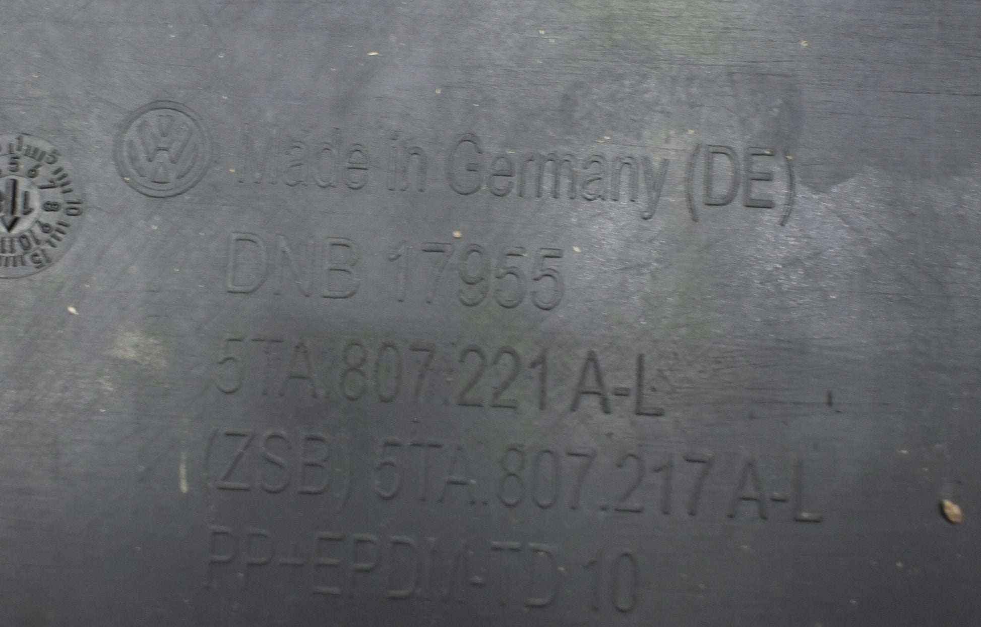 VW TOURAN III 5TA FRONT BUMPER ORG + REINFORCEMENT