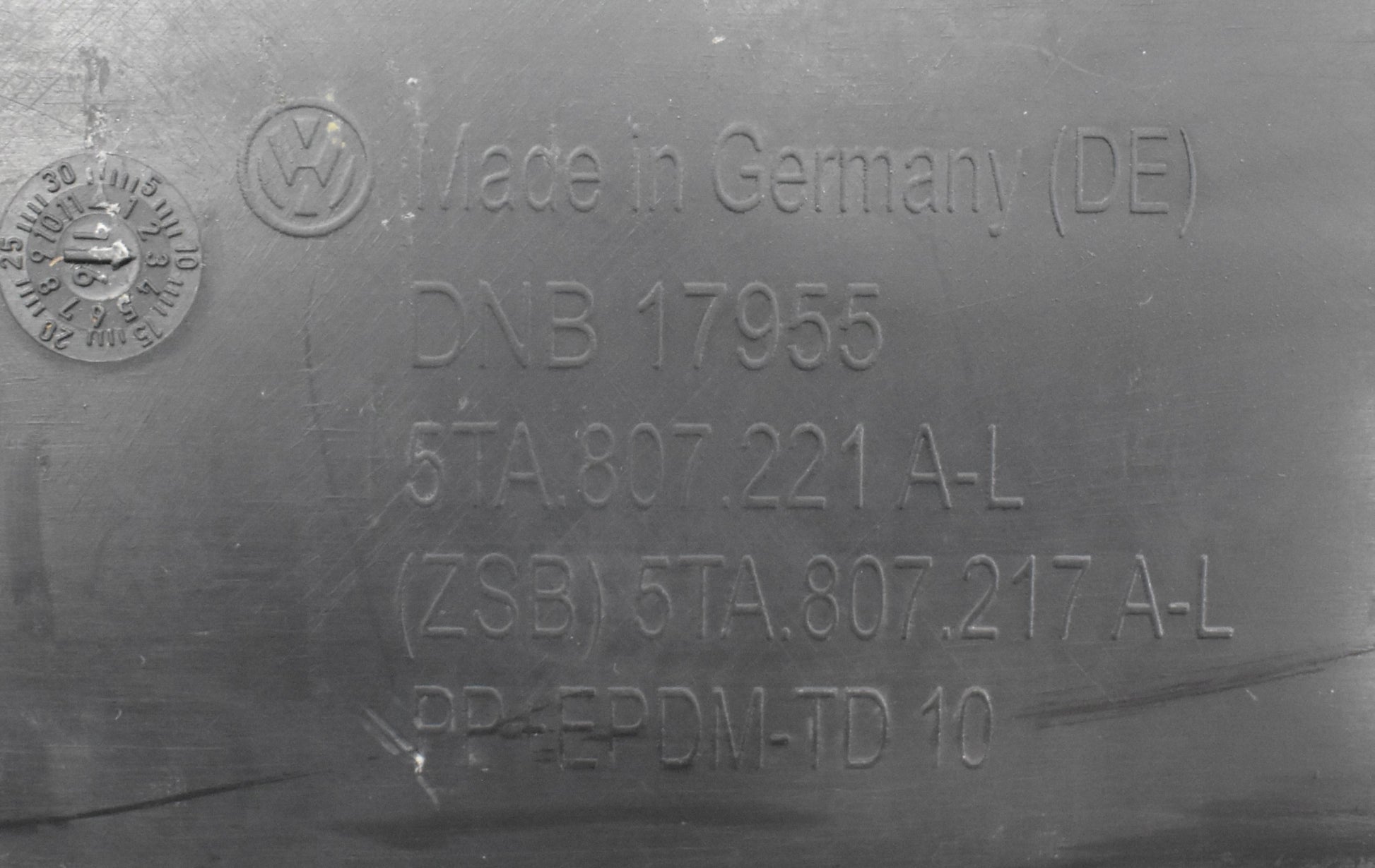 VW TOURAN III 5TA FRONT BUMPER EXCELLENT CONDITION