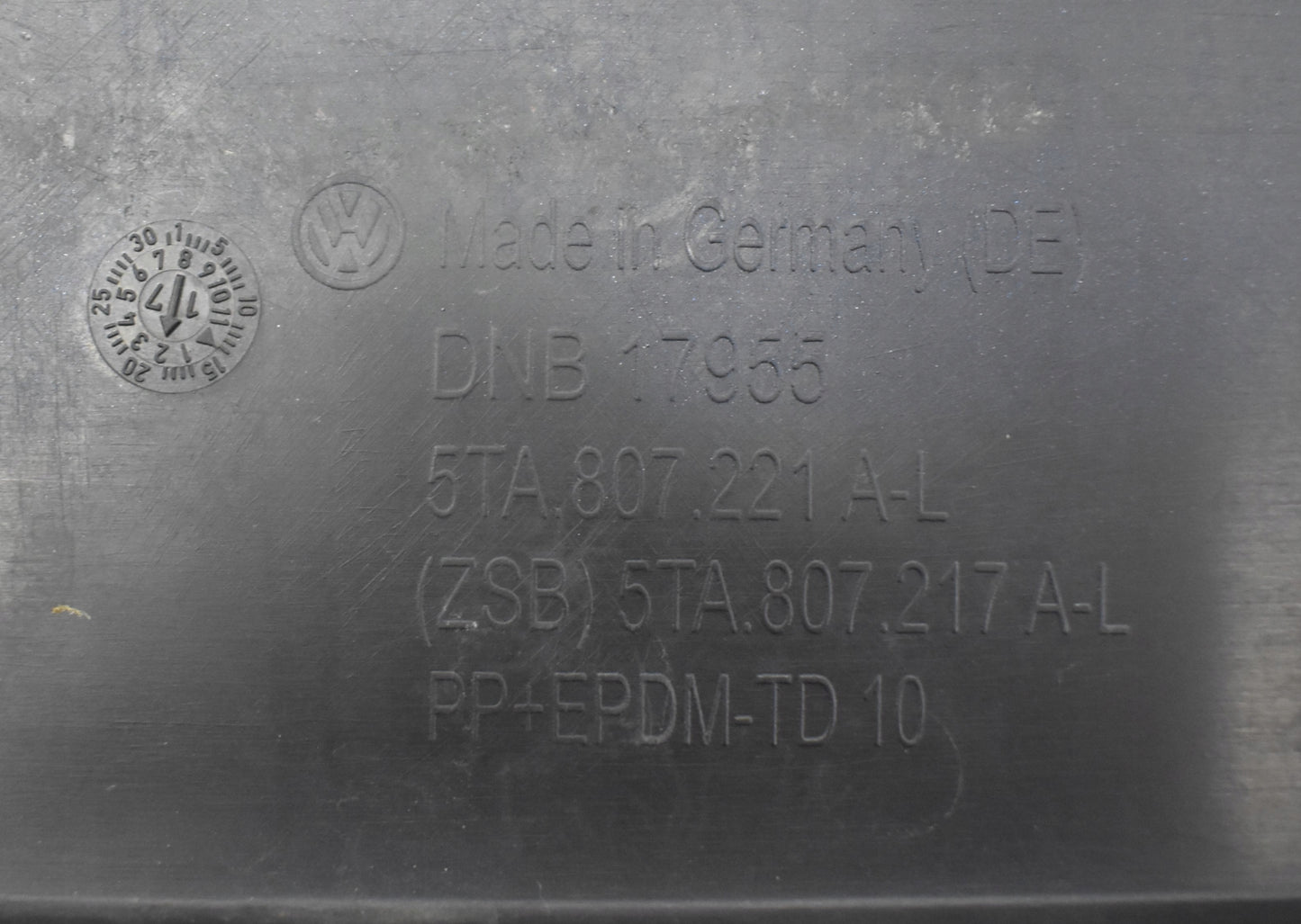 VW TOURAN III 5TA FRONT BUMPER EXCELLENT CONDITION