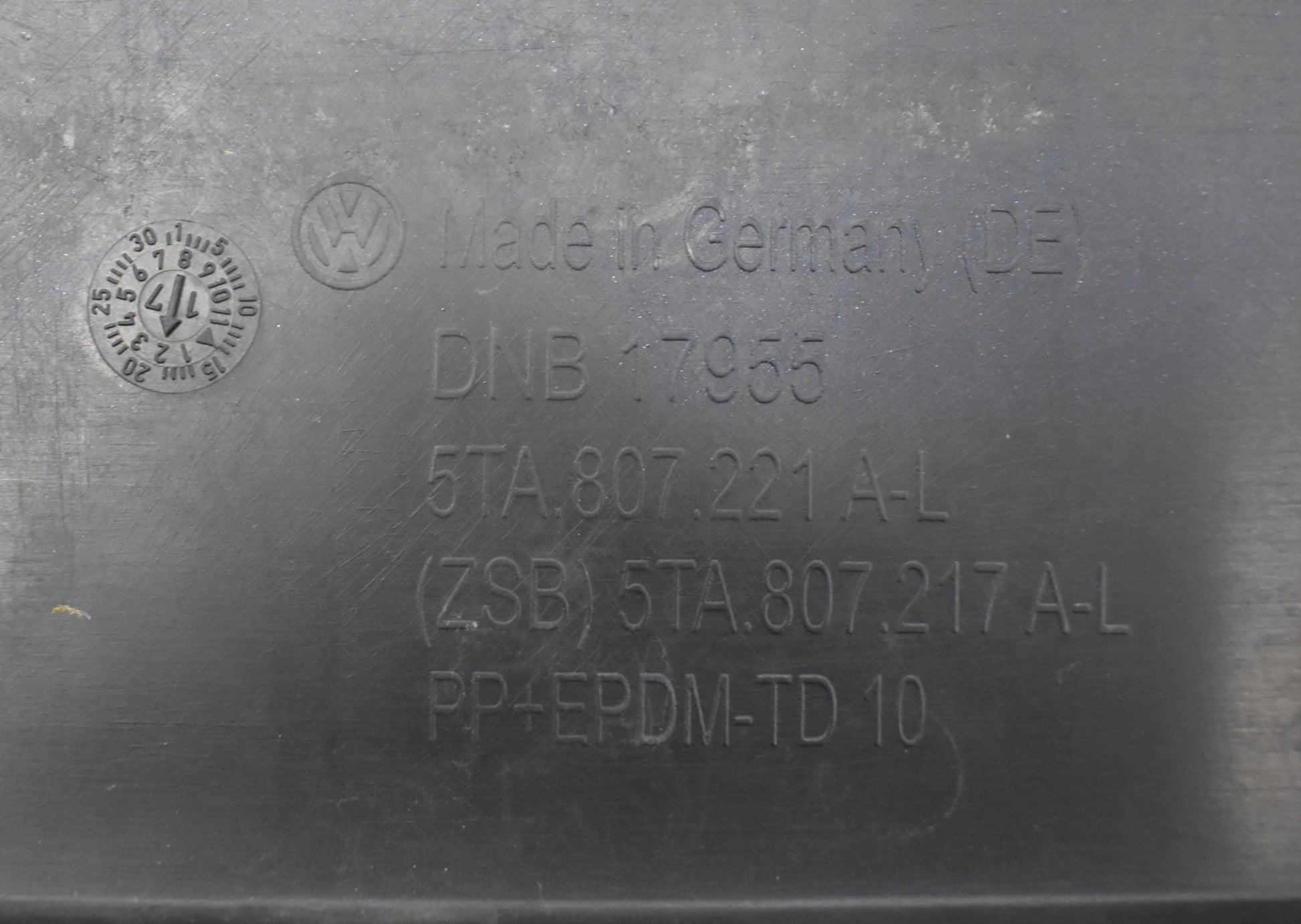 VW TOURAN III 5TA FRONT BUMPER EXCELLENT CONDITION