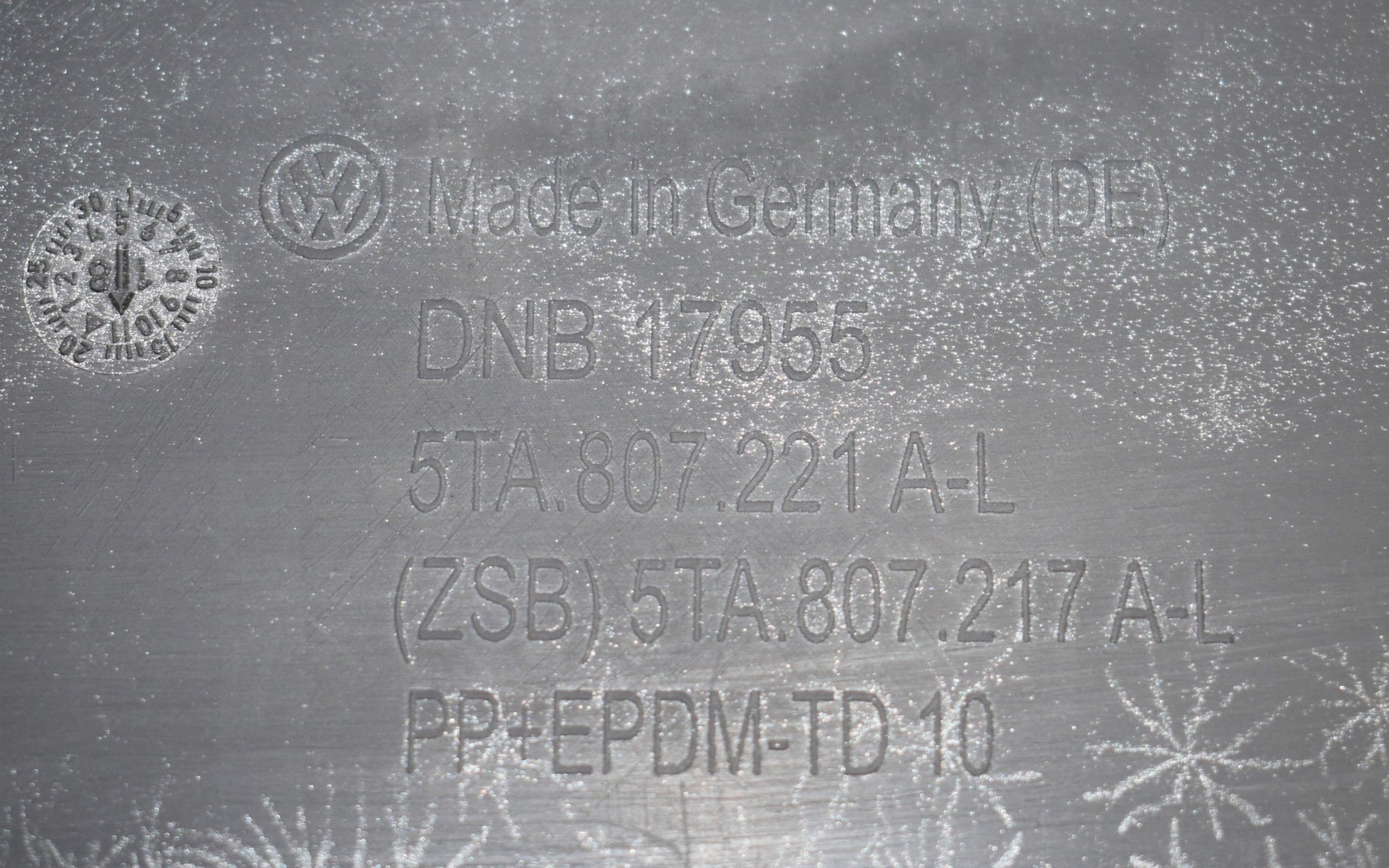 VW TOURAN III 5TA FRONT BUMPER EXCELLENT CONDITION