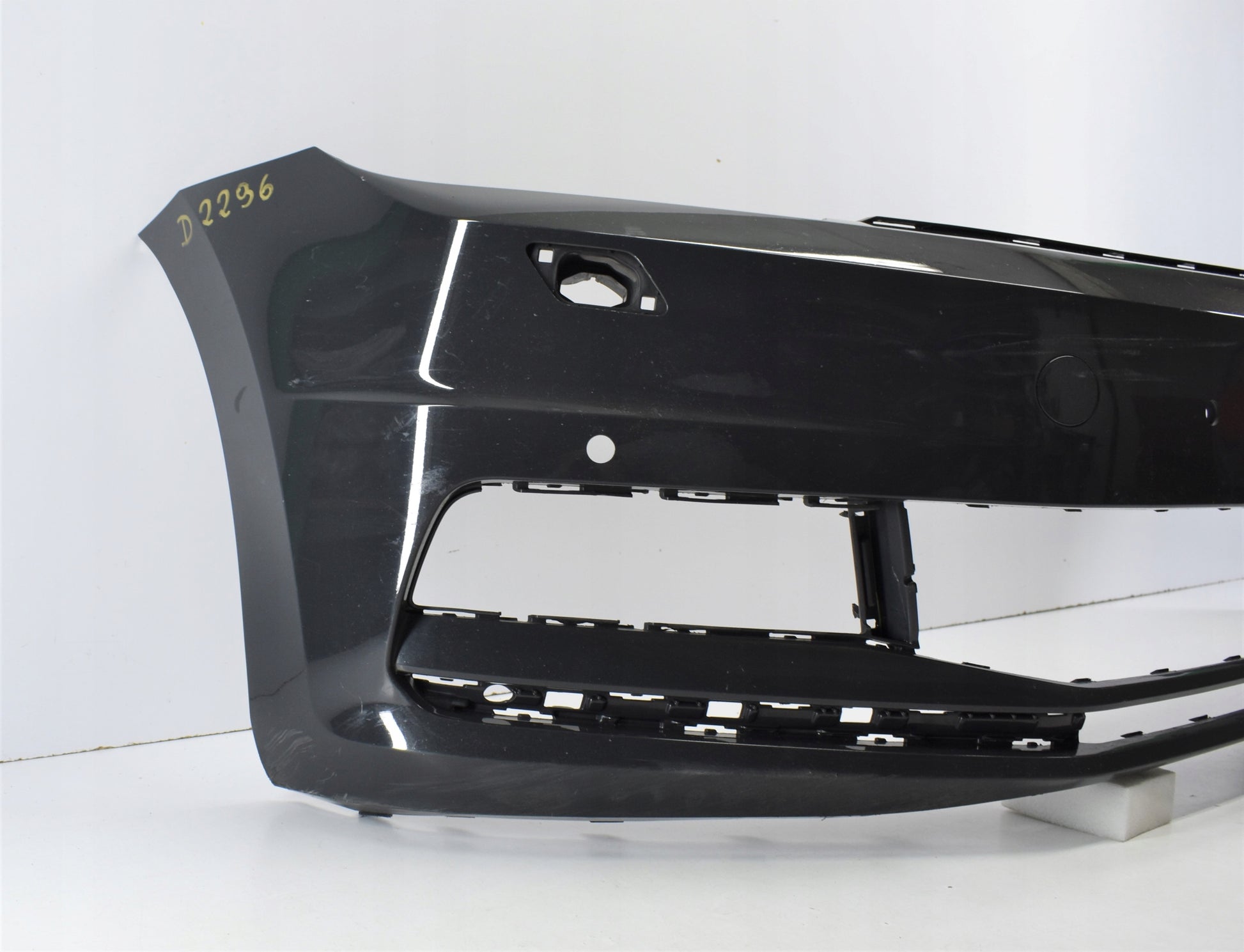 VW TOURAN III 5TA FRONT BUMPER EXCELLENT CONDITION