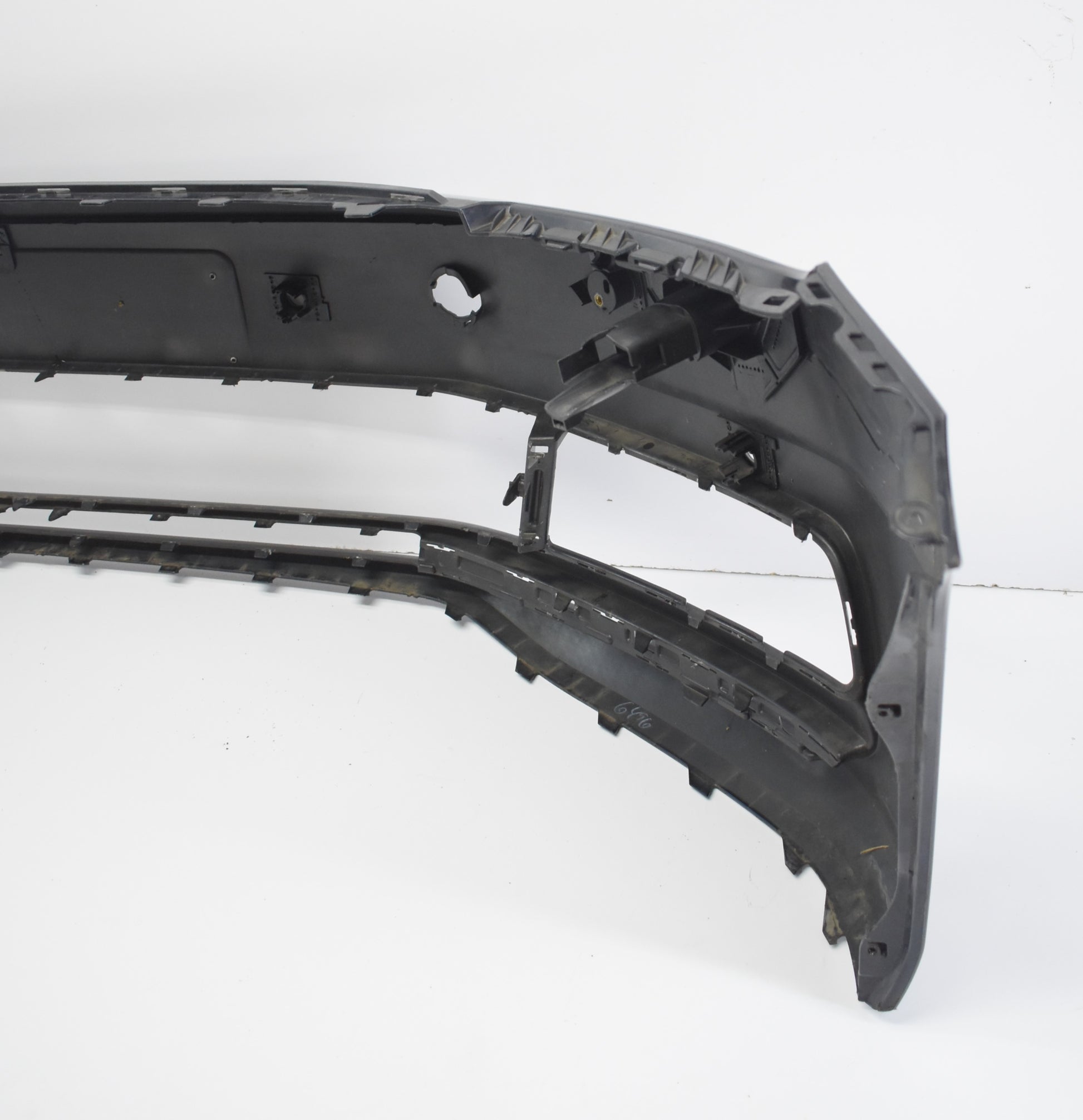 VW TOURAN III 5TA FRONT BUMPER EXCELLENT CONDITION