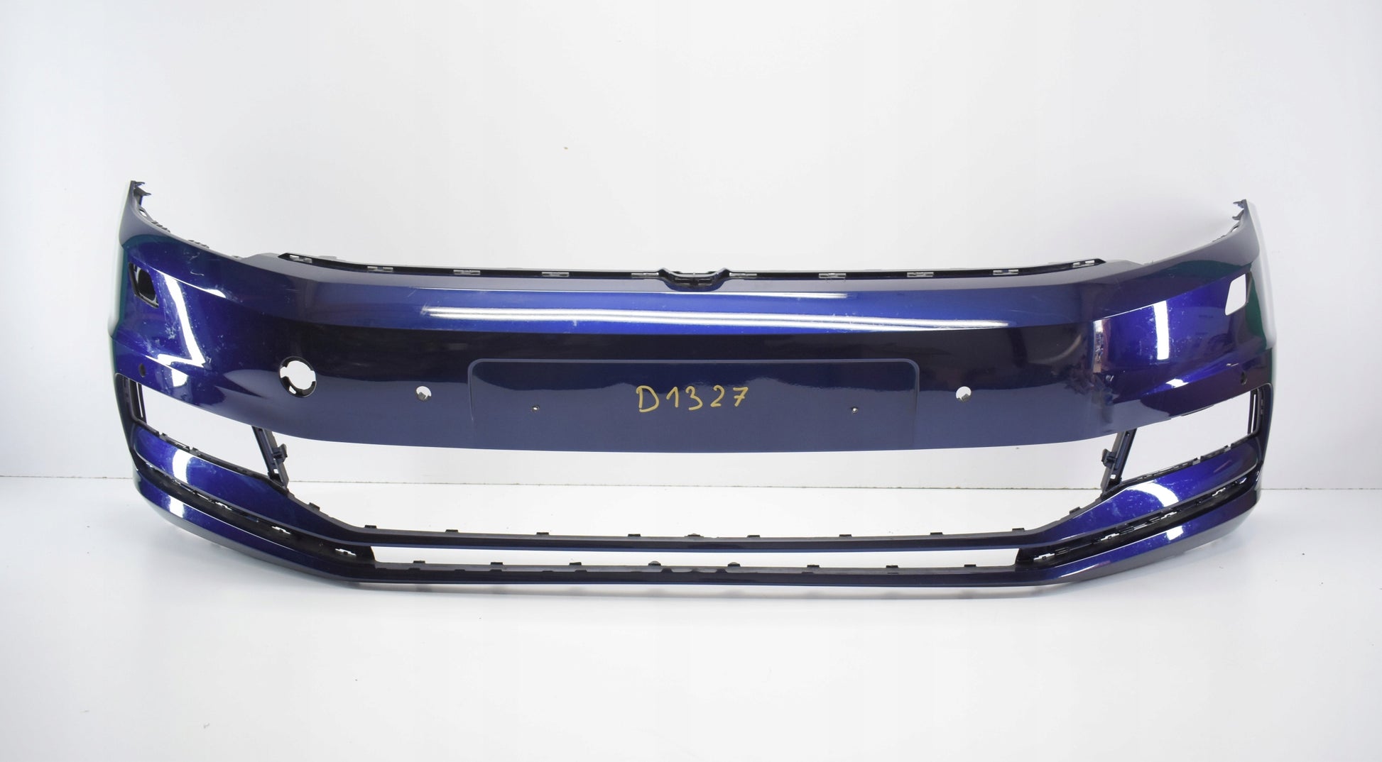 VW TOURAN III 5TA FRONT BUMPER EXCELLENT CONDITION