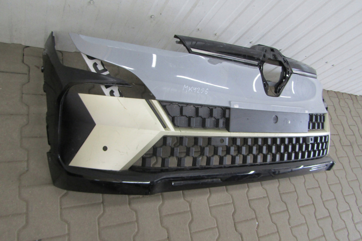 Front Bumper RENAULT MEGANE 5 E-TECH 22-