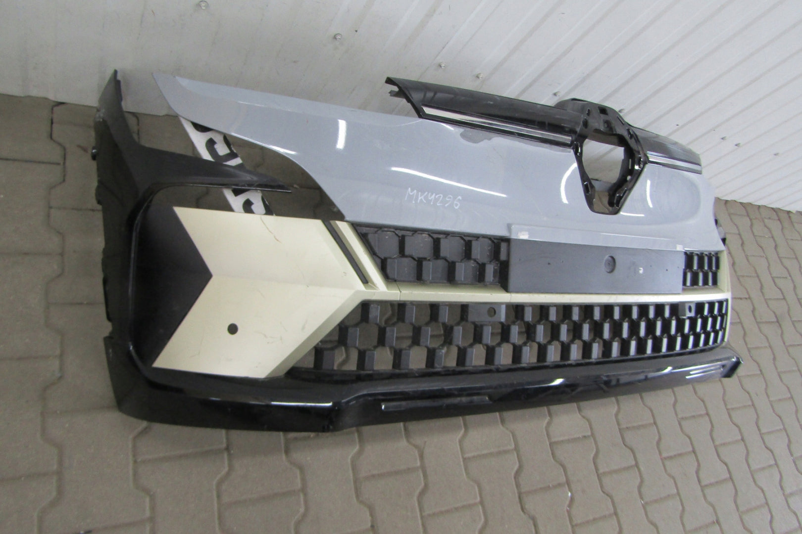 Front Bumper RENAULT MEGANE 5 E-TECH 22-