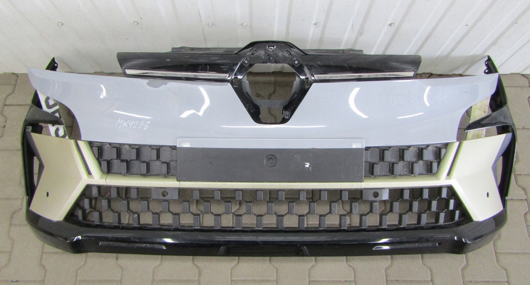 Front Bumper RENAULT MEGANE 5 E-TECH 22-