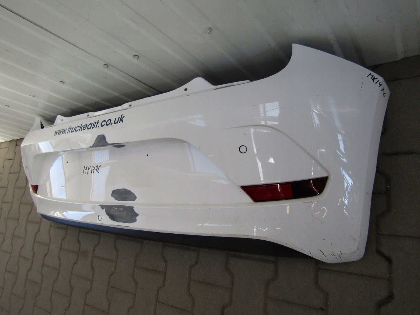 VW Up Lift Rear Bumper 16- (PDC)