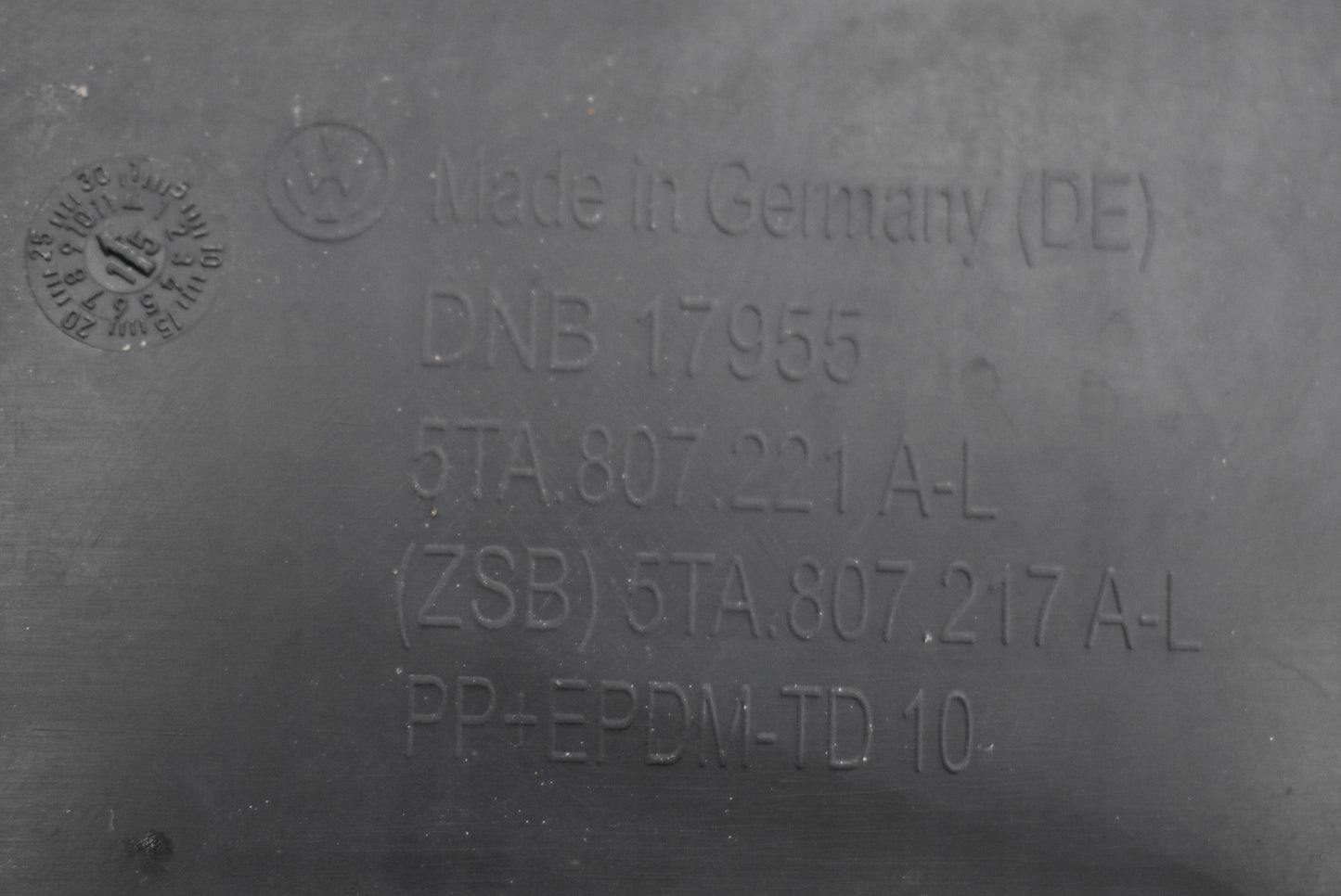 VW TOURAN III 5TA FRONT BUMPER EXCELLENT CONDITION