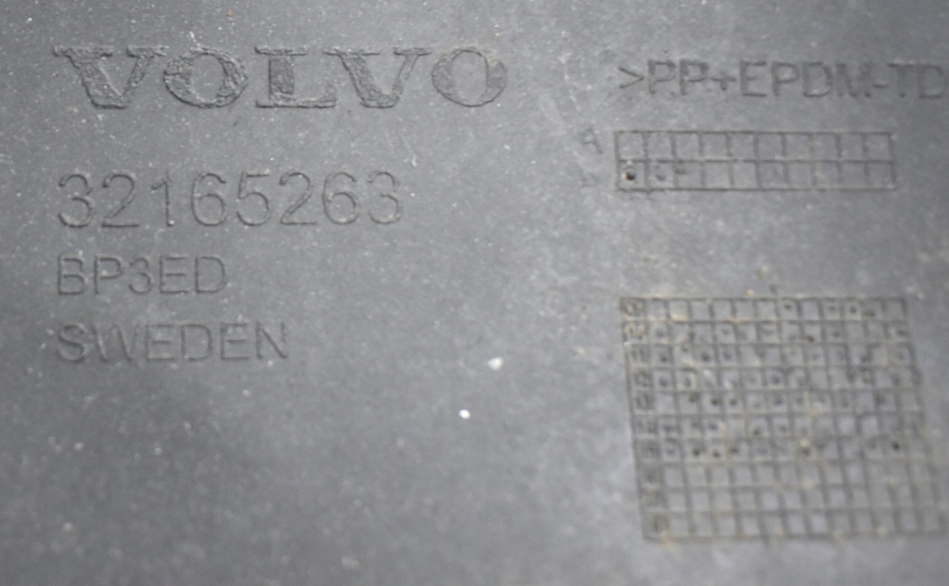 VOLVO V60 I LIFT R DESIGN REAR BUMPER ORG + BOTTOM