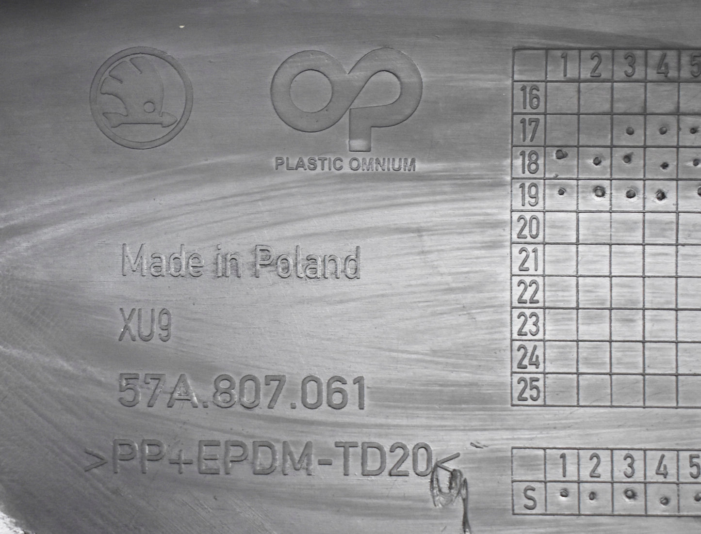 SKODA KAROQ 57A FRONT BUMPER SUPER CONDITION